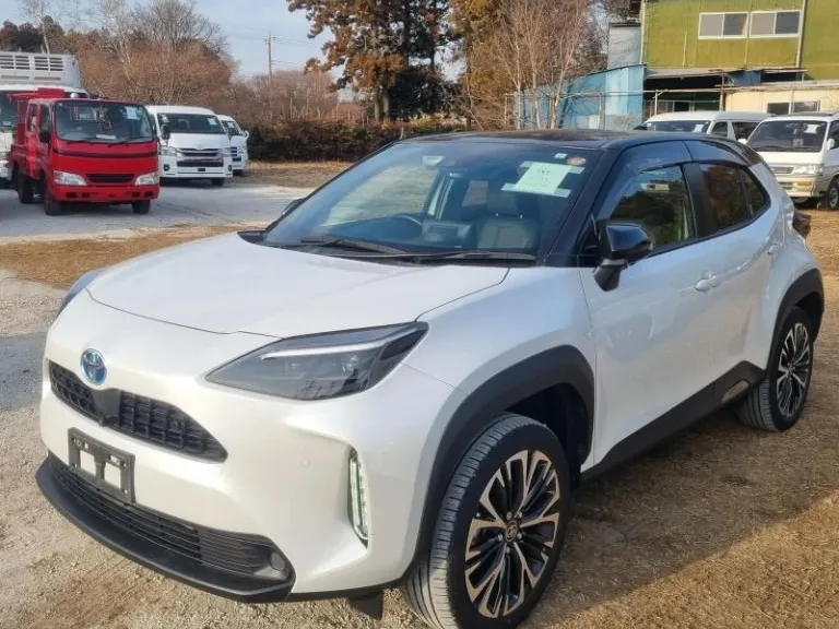 Toyota Yaris Cross клиента на стоянке перед отправкой